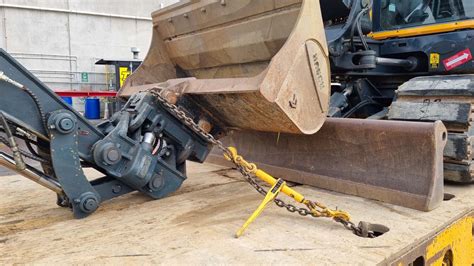 securing a compact excavator on a trailer|how to tie an excavator.